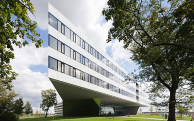 Háromszög alakú telkek, hegyesszöget bezáró falak