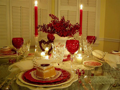 Egy kevéske piros dekoráció - főleg az étkezőben - elfér. (Forrás: lushome.com)