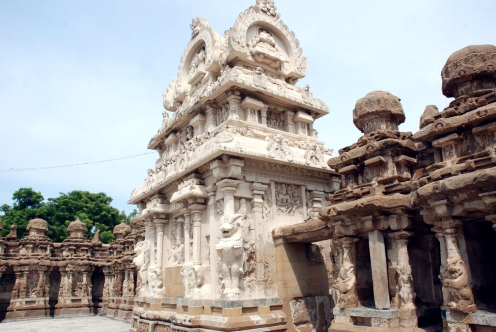 Még a Vaszati tanácsadók között is kevesen vannak, akik meg akarják fejteni, vajon milyen szabályok szerint készült ennek a csodás templomnak a díszítése. (A kép a dél-indiai Kanchipuram egyik híres temploma.)